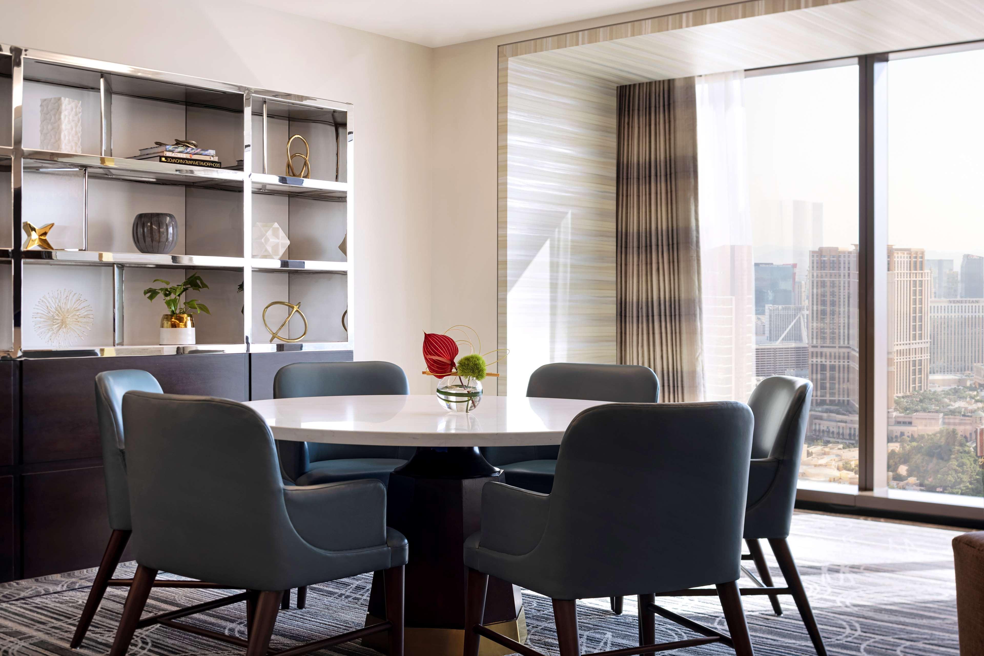 Conrad Las Vegas At Resorts World Eksteriør bilde A dining room in a suite at the MGM Grand