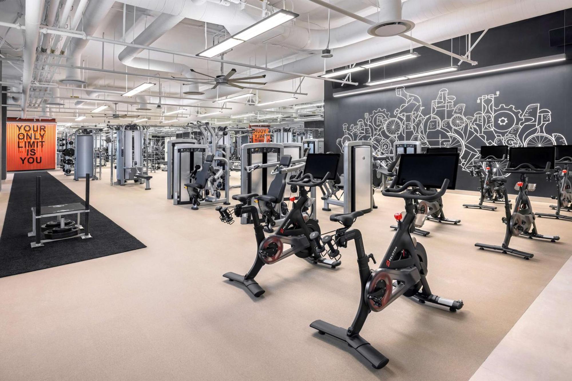 Conrad Las Vegas At Resorts World Eksteriør bilde The gym at the 2018 London Marathon